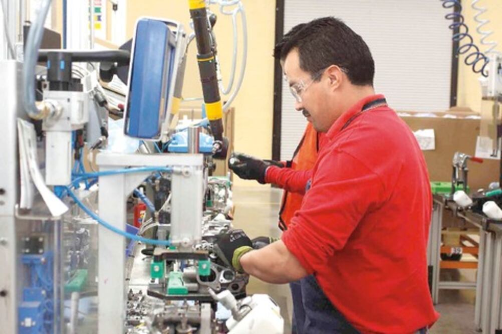 Se crean casi 12 mil empleos formales 