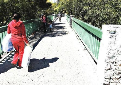 Retirarán el puente peatonal de Constituyentes