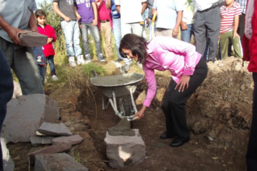 Invierten 4 millones en cancha de Huimilpan