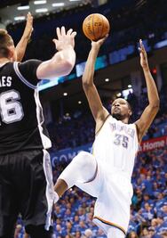 Con Ibaka de regreso, el Thunder vence a Spurs