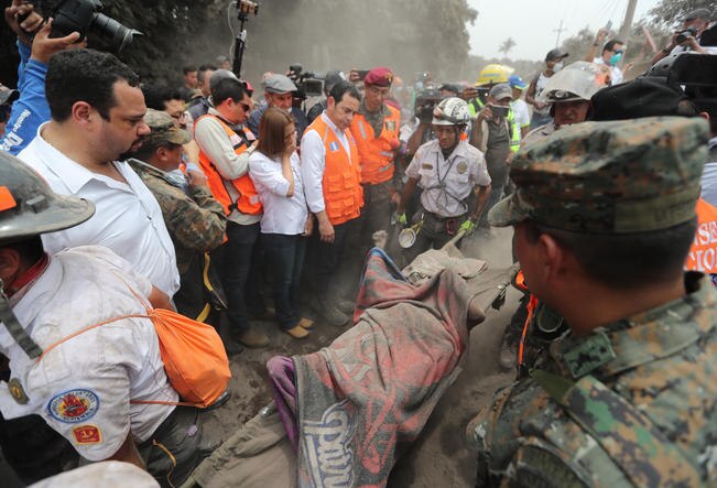 Guatemala en busca de víctimas tras erupción