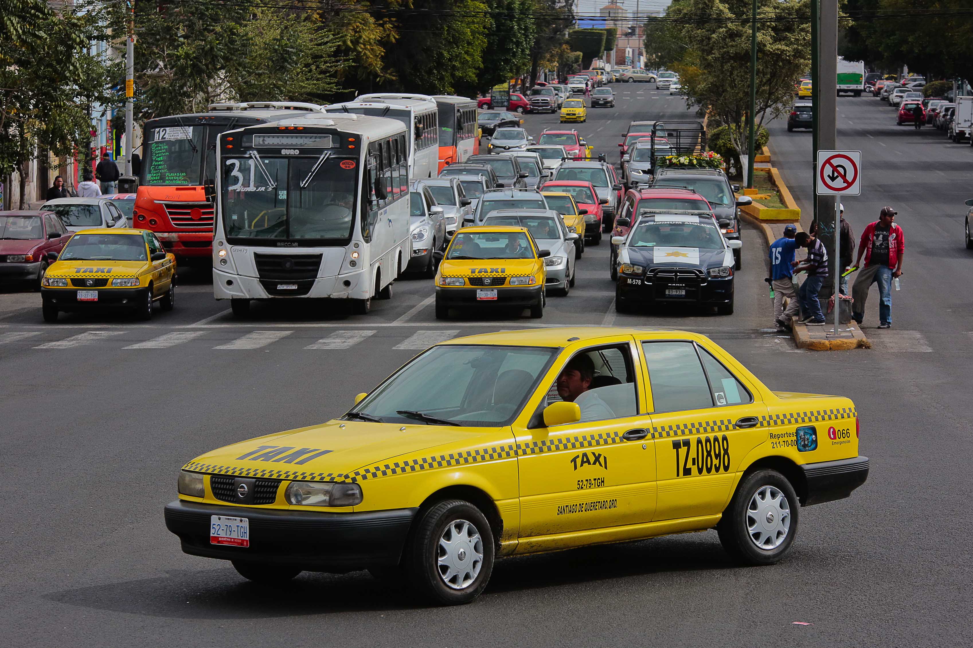 Darán estímulos a taxistas y a quien se sume a Qrobús