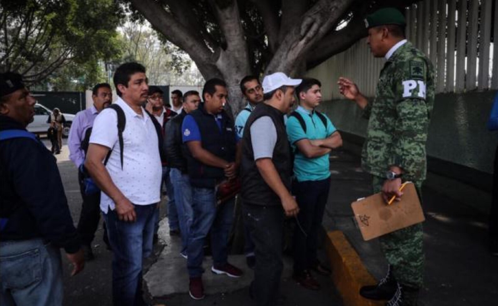 Choferes acuden a la convocatoria de AMLO