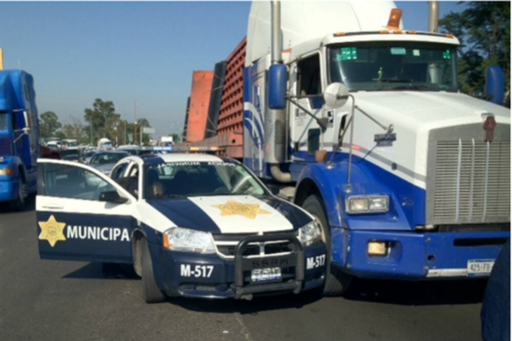 Reportan dos choques en 5 de Febrero