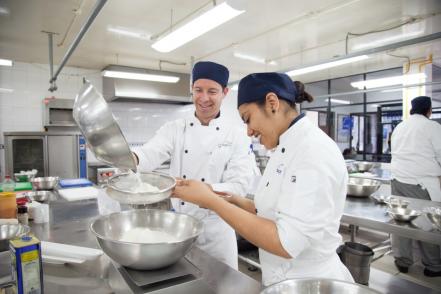 Cocineros celebrarán el 2 de noviembre con Taller de Pan de Muerto