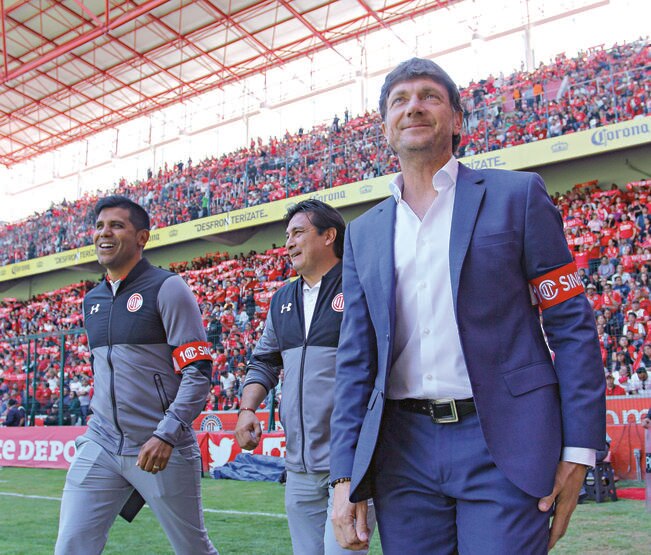 estratega descarta las críticas que ha recibido por la manera de jugar de los elementos escarlata (IMAGO7)