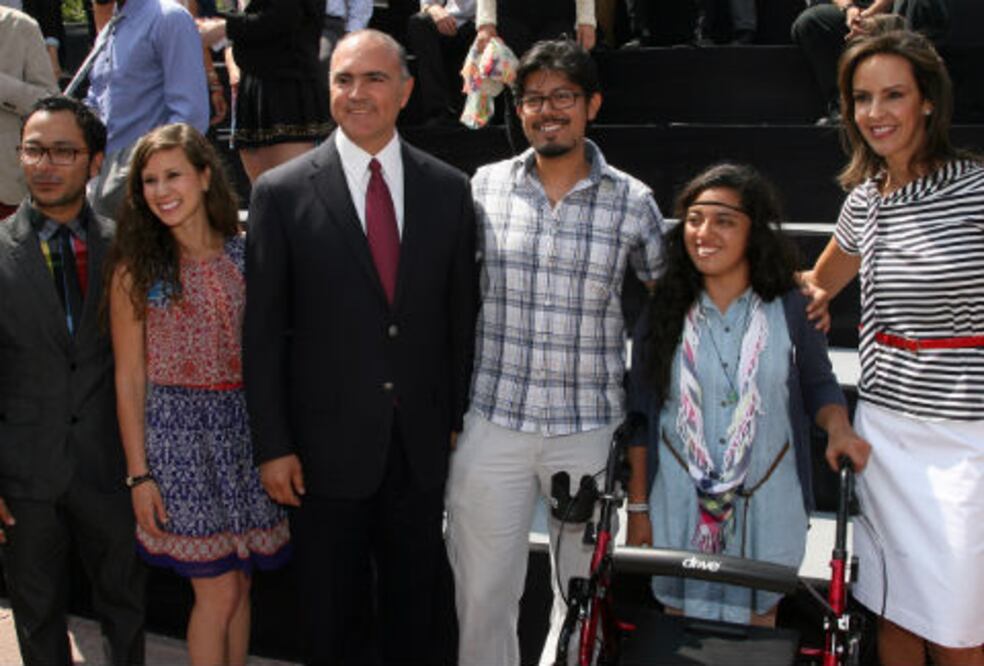 Llama gobernador al trabajo comunitario