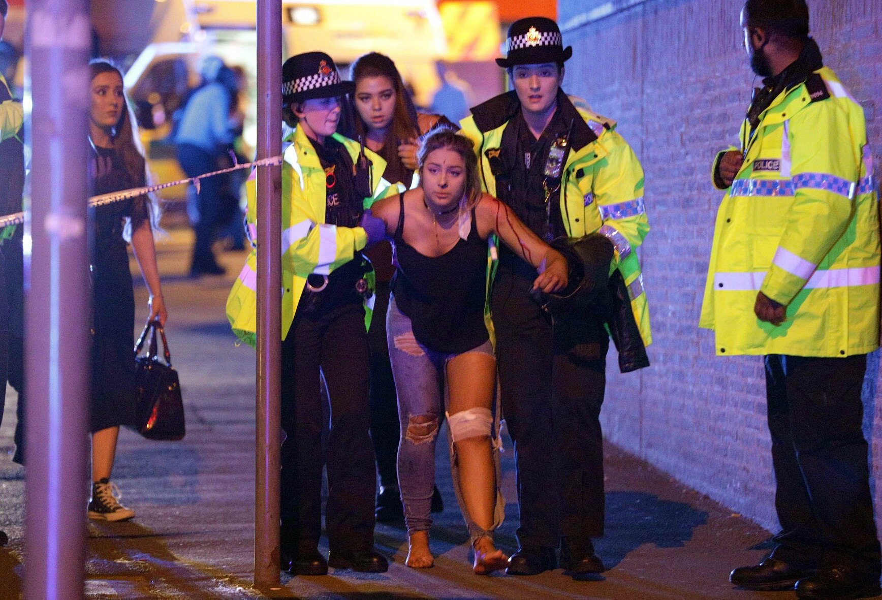 Policía inglesa confirma que hay varios muertos y heridos en el Manchester Arena
