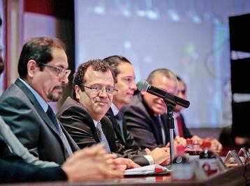 Se reúne Domínguez con rector de la UAQ