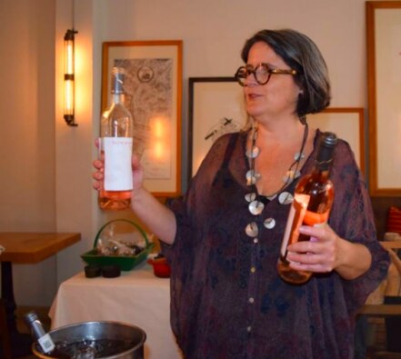 Apasionantes, dos vinos hechos con uva Malbec cosechada en Bernal 
