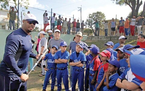 Griffey Jr. y Larkin dan alegrías