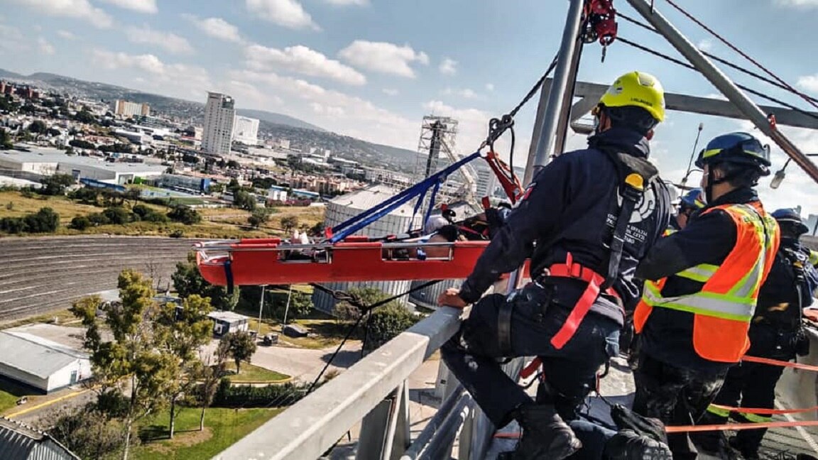 Rescate de película: atrapado en la azotea