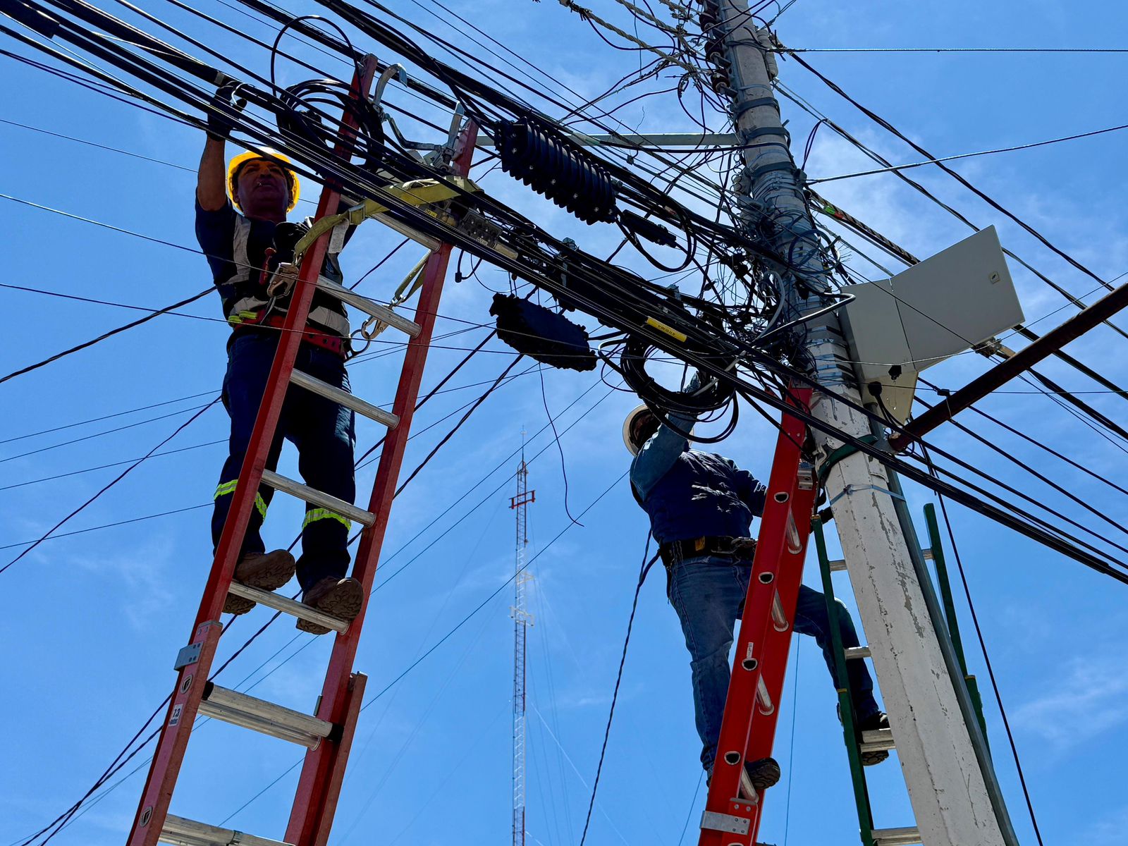 Retiran 17 toneladas de cableado en desuso en Querétaro