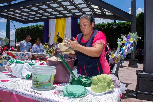 Mole y tortilla, mezcla de sabor con tradición  