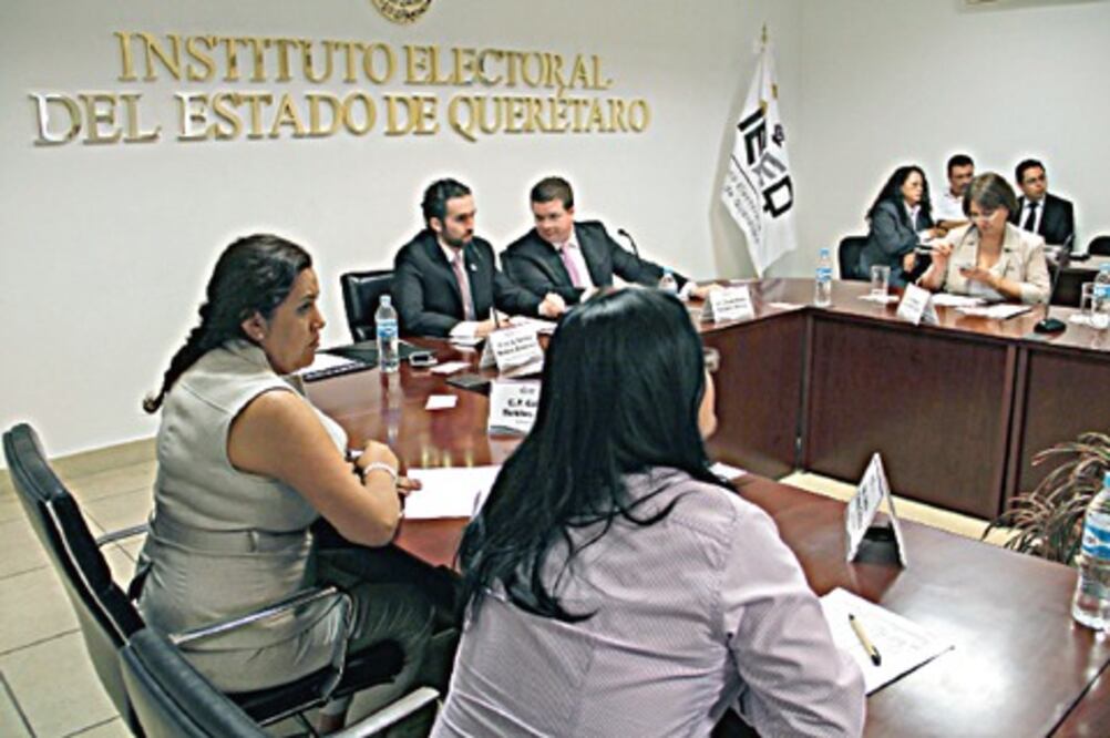  Votantes asumen cargo de funcionarios 