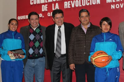 Indereq premia a los mejores del desfile revolucionario