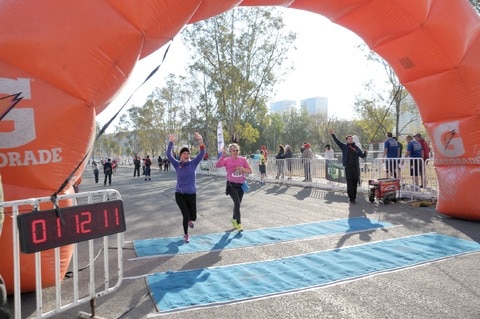 Corren y ayudan a la Cruz Roja
