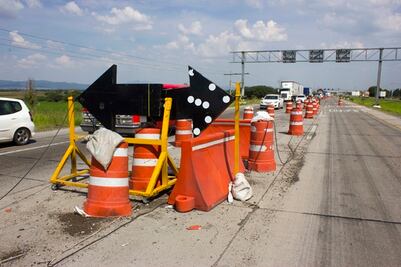 Dan mantenimiento a carriles en la México-Querétaro