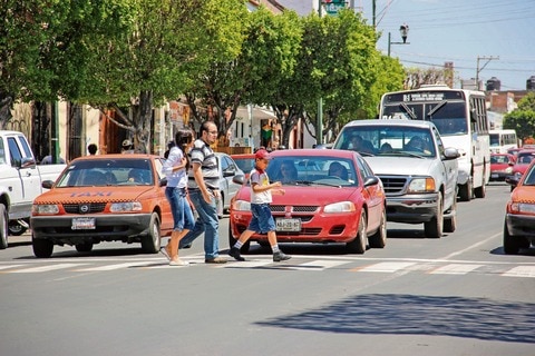 Taxistas denuncian lucha desleal