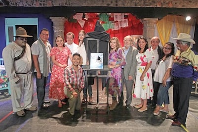 Celebran a Milagritos a la orden