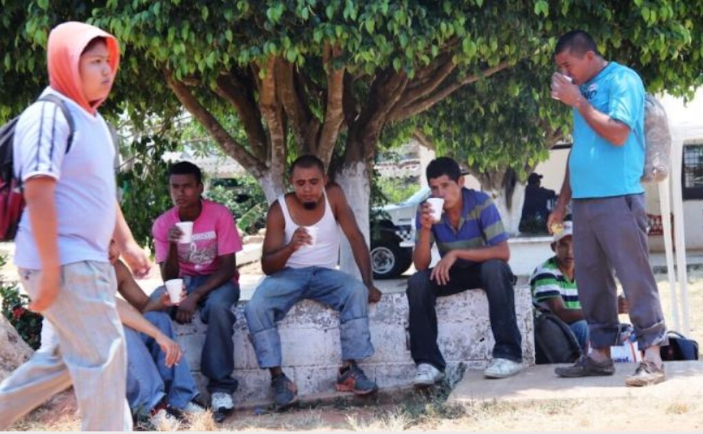 Migrantes reciben primer pago del programa "Estás en tu Casa"