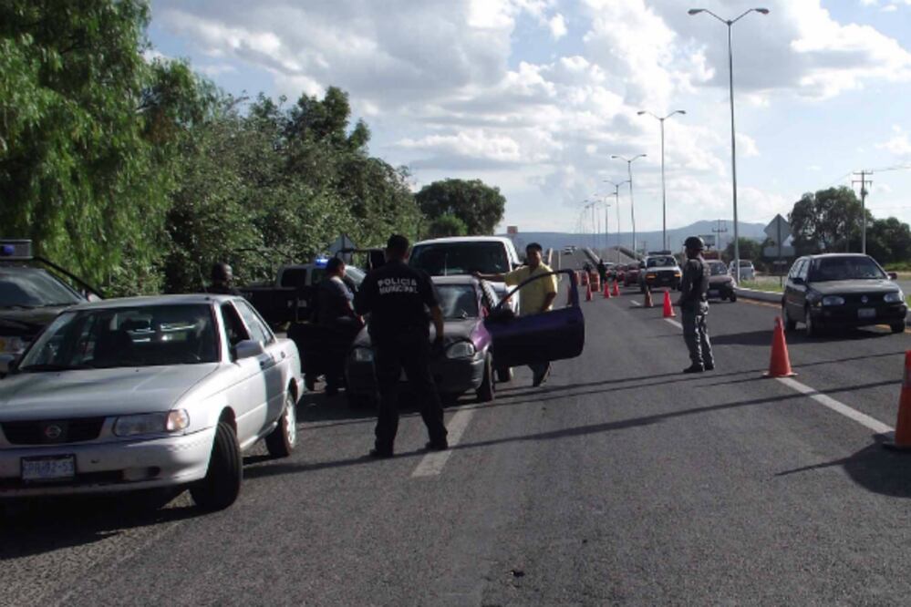 Llevan a cabo operativo policial en San Juan del Río