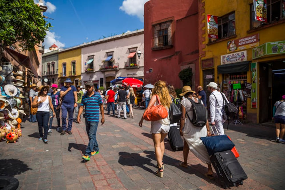 Hugo Burgos afirmó que en el estado existen más de 15 mil habitaciones disponibles para los turistas que pueden llegar por eventos empresariales o con la intención de visitar alguno de los cinco Pueblos Mágicos (ARCHIVO. EL UNIVERSAL)