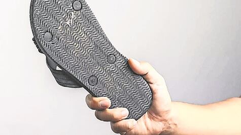 Buscan prohibir "método de la chancla" en niños y adolescentes