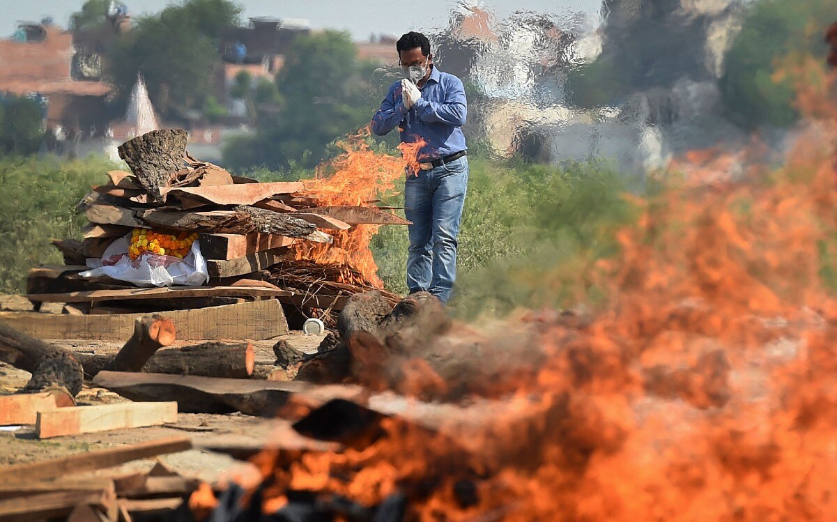 India supera por primera vez la barrera de las 4 mil muertes diarias por Covid