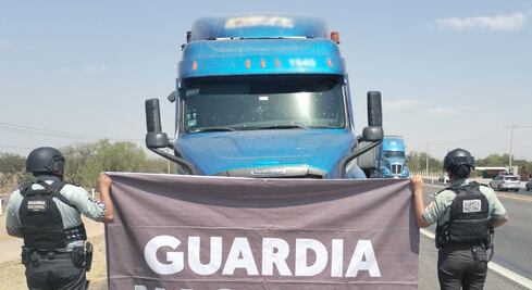Guardia Nacional recupera tractocamión robado con 18 toneladas de pistachos en Querétaro