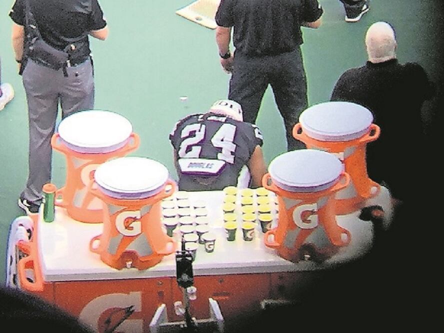 El jugador de Raiders vuelve a protestar contra el racismo (Foto: Especial)