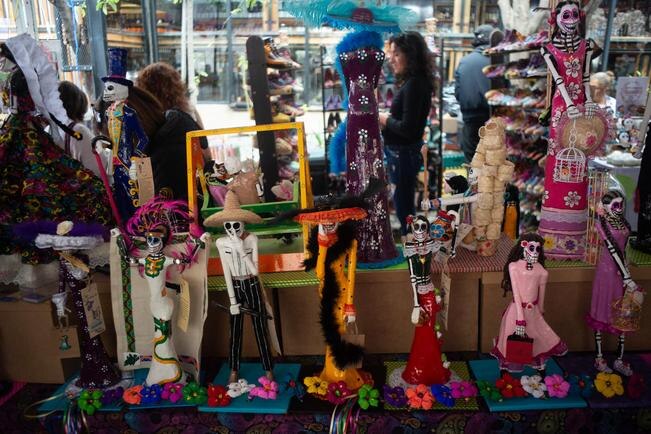 Catrinas de cartón con alma mexicana