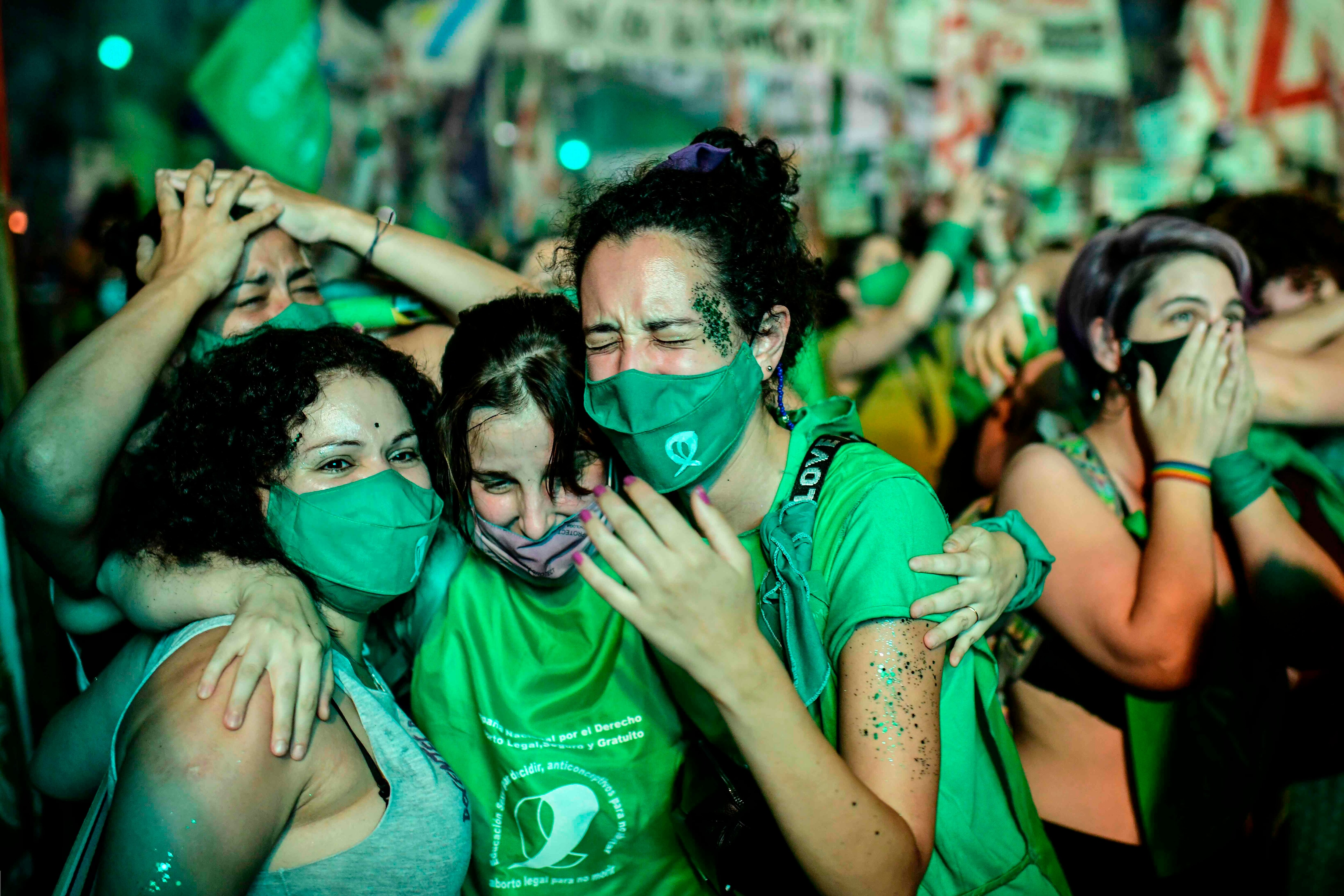 Argentina legaliza el aborto en una histórica votación en el Senado