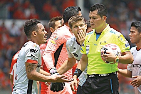 Recibe ‘llamada’ y anula penalti