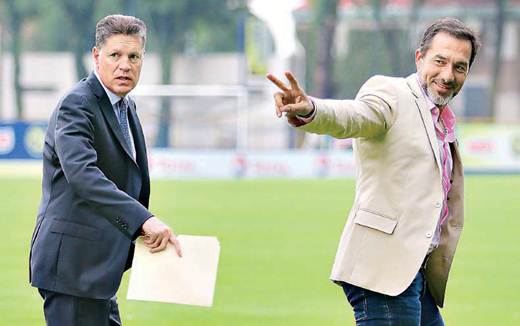 Pide refuerzos y lo corren