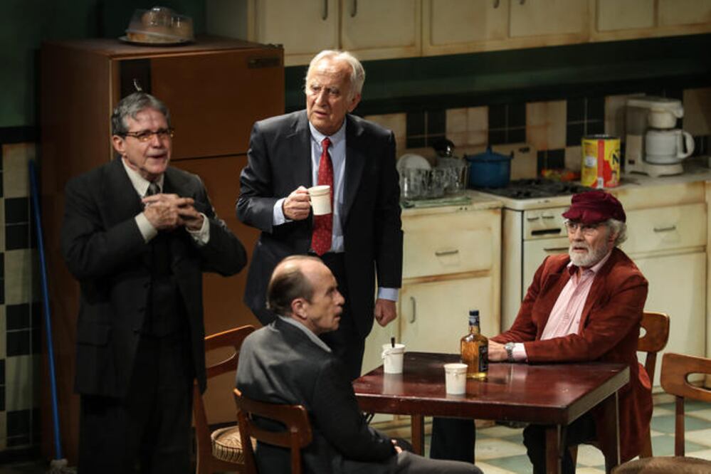 Pato (taza) actúa con Héctor Bonilla, Juan Carlos Colombo y José Alonso. (CARLOS MEJIA. EL UNIVERSAL)