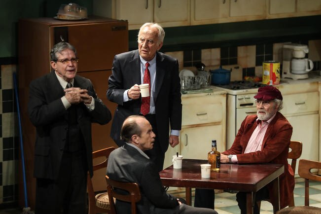 Pato (taza) actúa con Héctor Bonilla, Juan Carlos Colombo y José Alonso. (CARLOS MEJIA. EL UNIVERSAL)