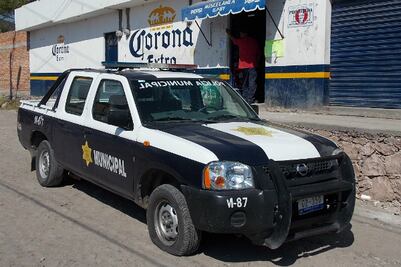 Frustran robo a camioneta de valores