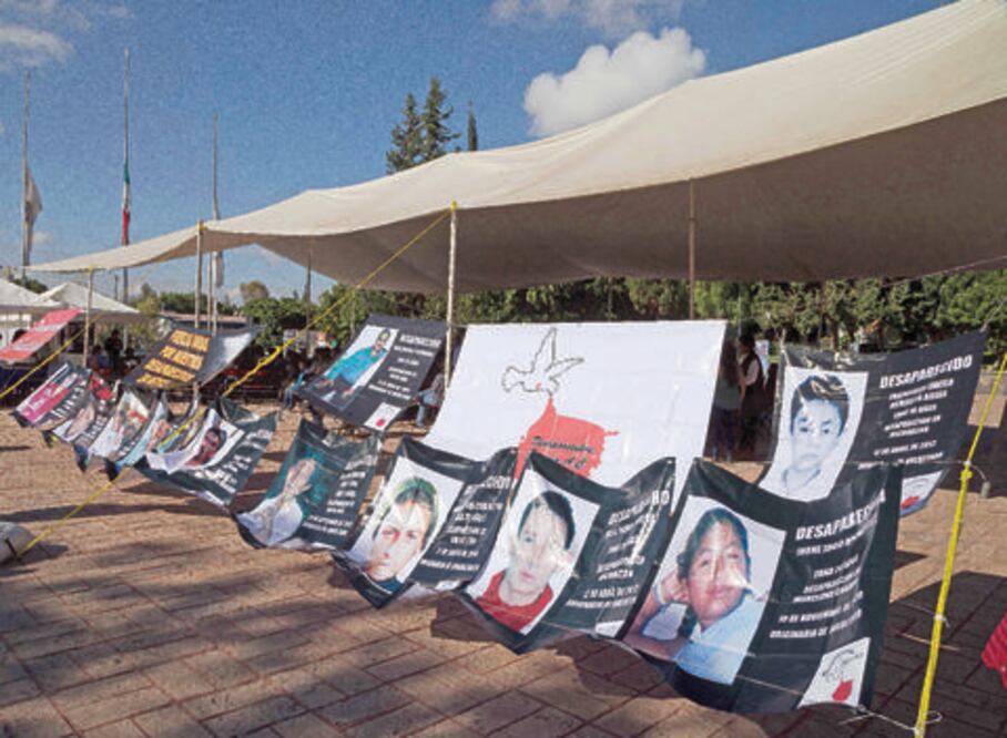 Busca Munguía reunión con padres de los 43