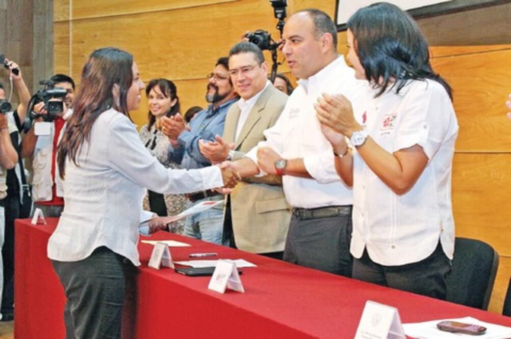 Reconoce Loyola trabajo de servidores