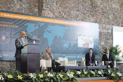 Llama Zapata a gobernar diferente 