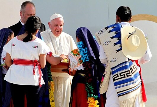 Narco seduce con falsas promesas