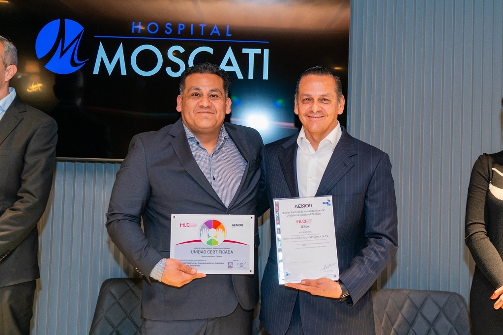 DOCTOR OMAR FLORES ÁNGELES Y EL CONTADOR ENRIQUE BORBOLLA RUIZ, HACEN GALA DE LA INSIGNE CERTIFICACIÓN