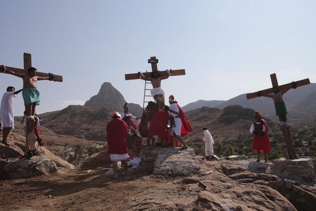Tolimán vive con pasión la representación del Viacrucis
