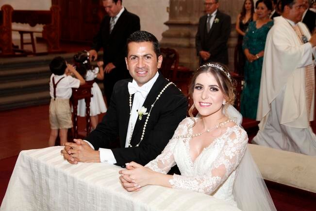 Rodeados de amor, Carlos e Isabel inician un nuevo capítulo en sus vidas. / Fotos: Guillermo González