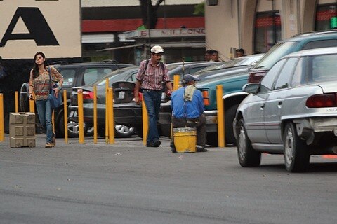 En operativo conjunto 65 ‘franeleros’ detenidos