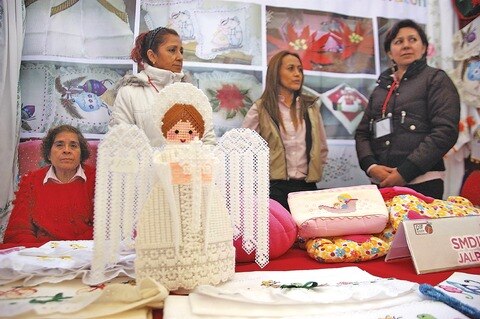 Inauguran feria en apoyo a artesanos
