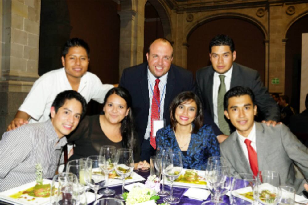 Jóvenes comparten experiencias