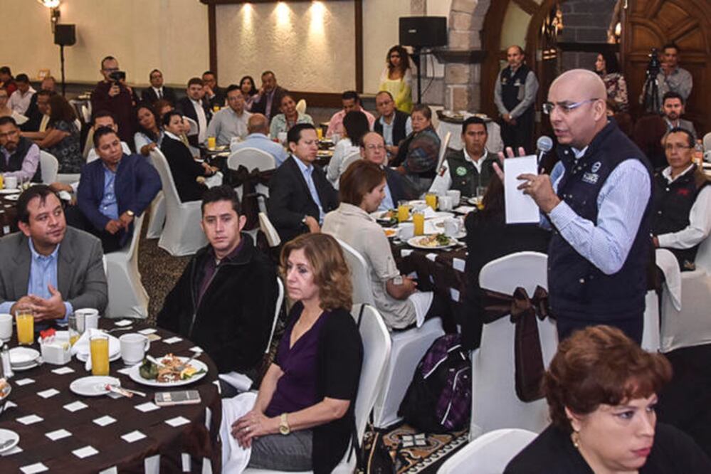 El alcalde de Querétaro, Marcos Aguilar, sostuvo el onceavo encuentro de Jalando Parejo Sectorial con miembros del sector turístico, propietarios y gerentes de hoteles, restaurantes, agencias de viajes, touroperadores y guías turísticos (ESPECIAL)