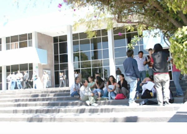Recibe facultad de Química de la UAQ a 150 alumnos